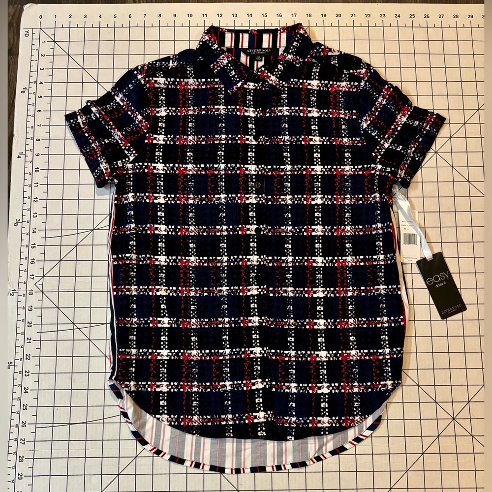 NWT Liverpool Women’s Size XS Red-White-Blue Patterned Short Sleeve Button Down‎